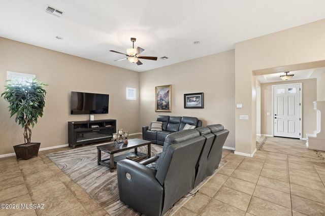 2568 E Arica Way, Green Valley, AZ 85614