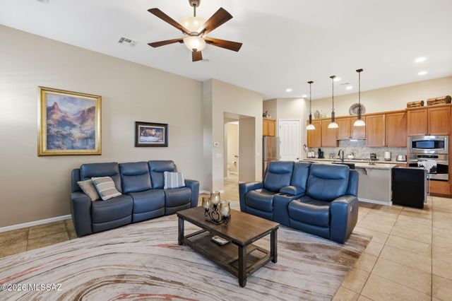 2568 E Arica Way, Green Valley, AZ 85614
