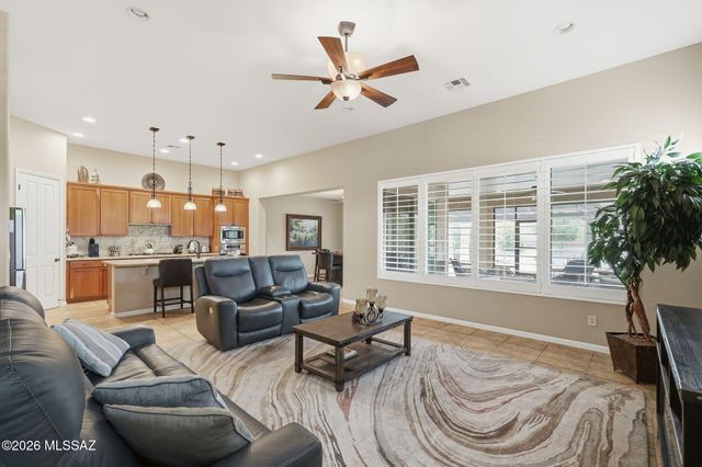 2568 E Arica Way, Green Valley, AZ 85614