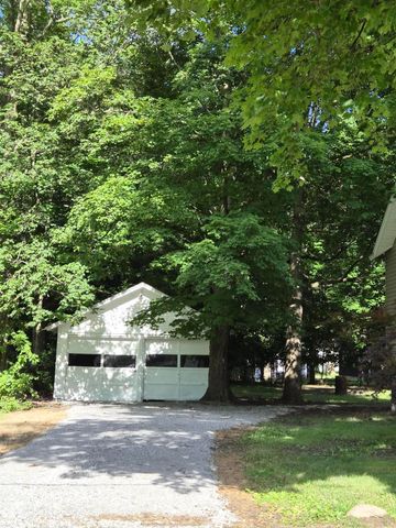317 N Grant Avenue, Three Rivers, MI 49093