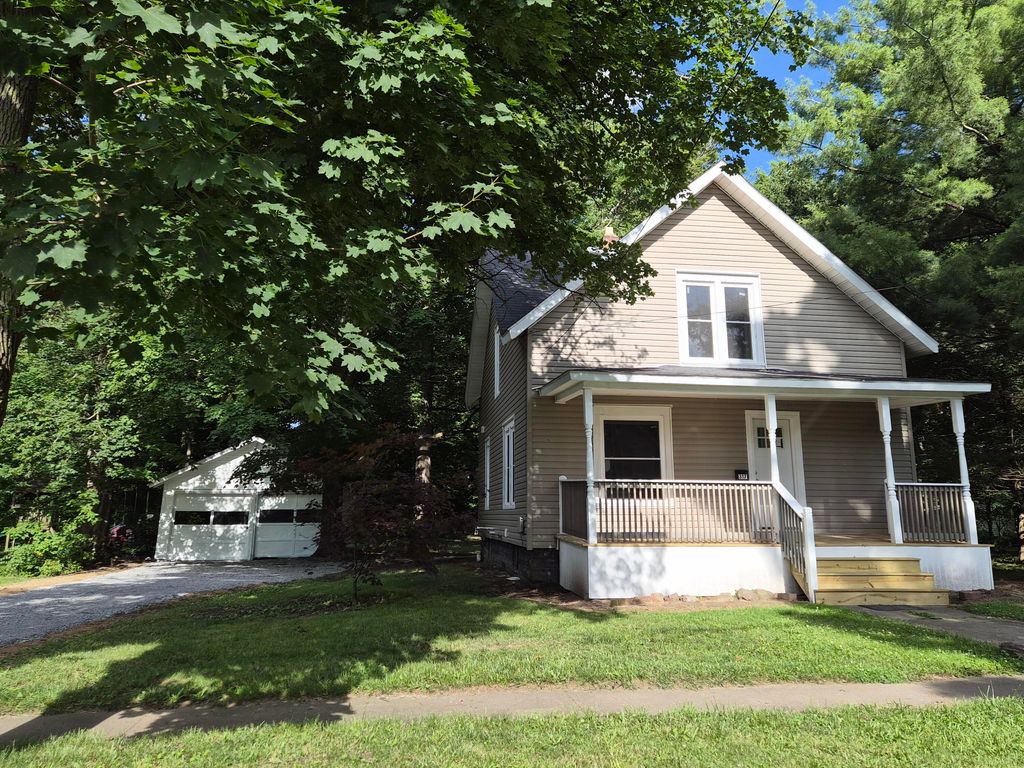 317 N Grant Avenue, Three Rivers, MI 49093