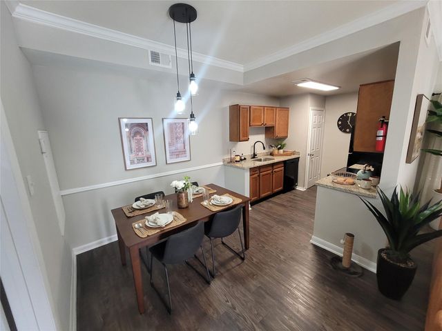 7250 W Greens Road 901, Houston, TX 77064