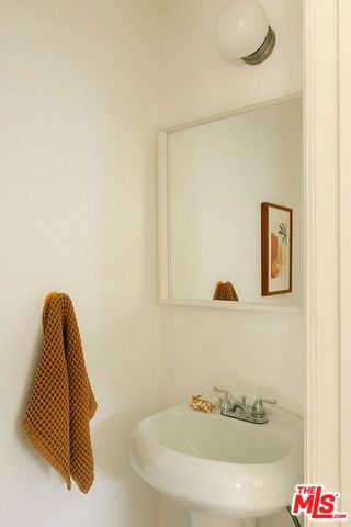 466 Wren Drive, Los Angeles, CA 90065