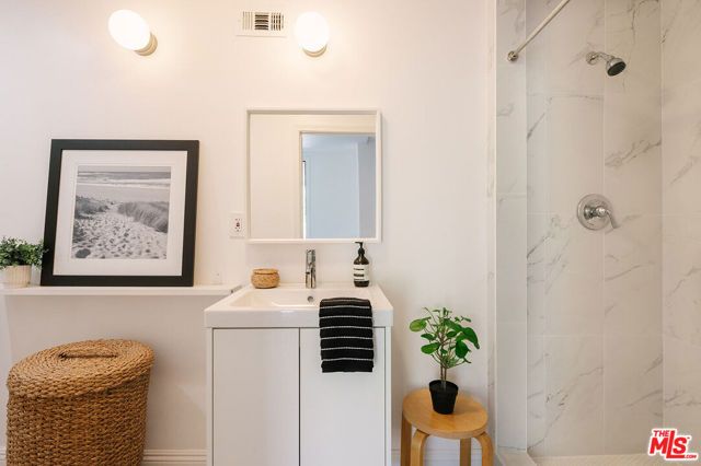 466 Wren Drive, Los Angeles, CA 90065