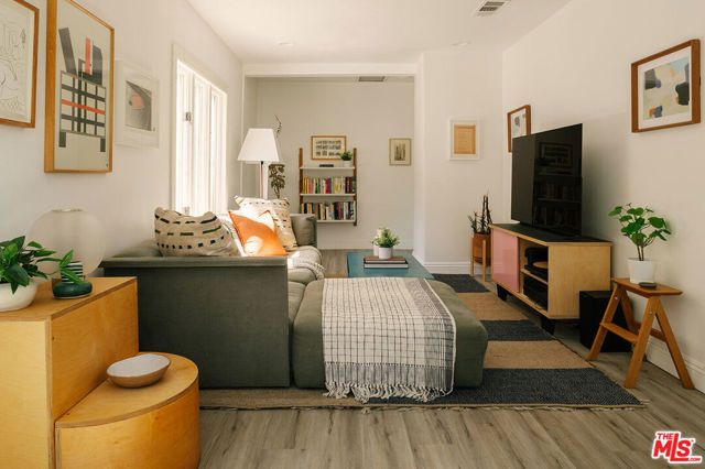 466 Wren Drive, Los Angeles, CA 90065