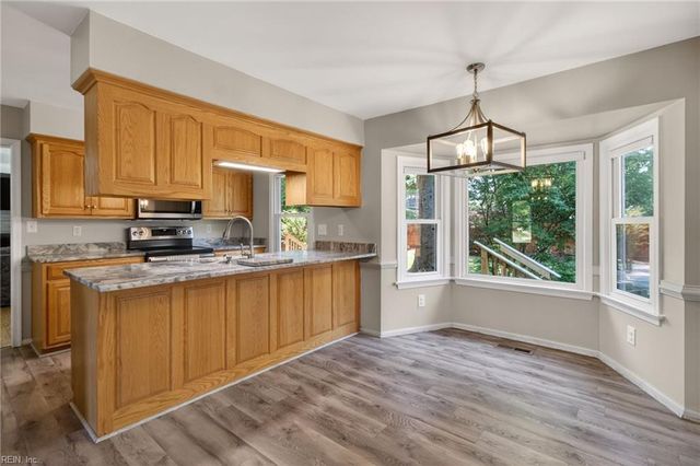 689 Churchill DR, Virginia Beach, VA 23464