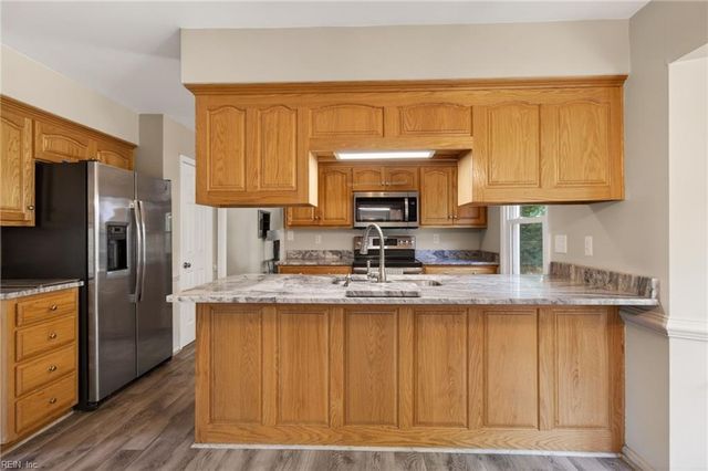 689 Churchill DR, Virginia Beach, VA 23464