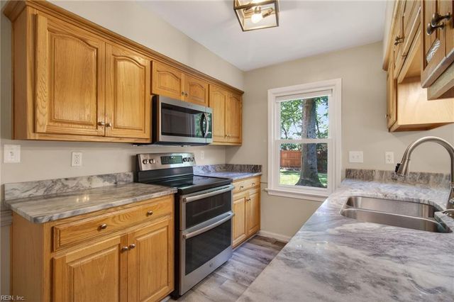 689 Churchill DR, Virginia Beach, VA 23464