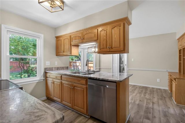 689 Churchill DR, Virginia Beach, VA 23464