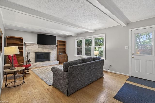 689 Churchill DR, Virginia Beach, VA 23464