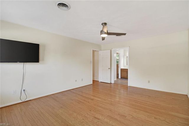 689 Churchill DR, Virginia Beach, VA 23464