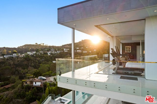 7080 W MULHOLLAND Drive, Los Angeles, CA 90068