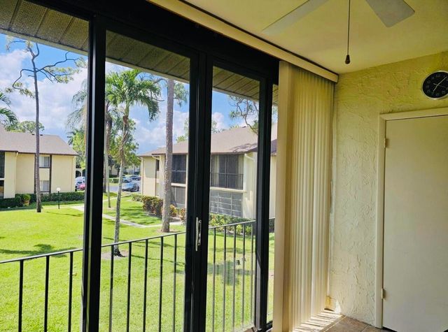 443 Pine Glen Lane C-2, Greenacres, FL 33463