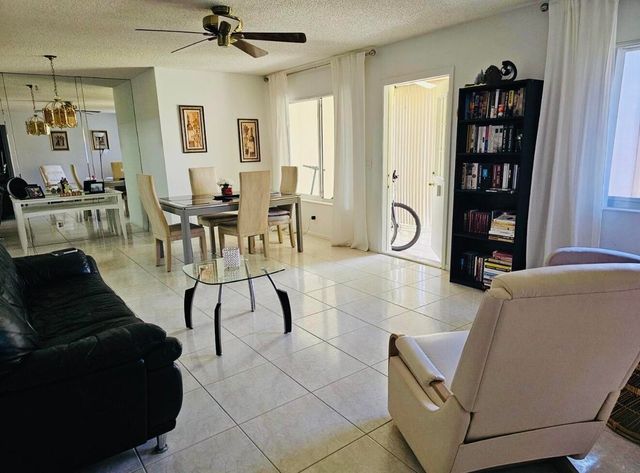 443 Pine Glen Lane C-2, Greenacres, FL 33463