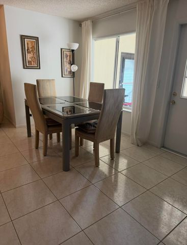 443 Pine Glen Lane C-2, Greenacres, FL 33463