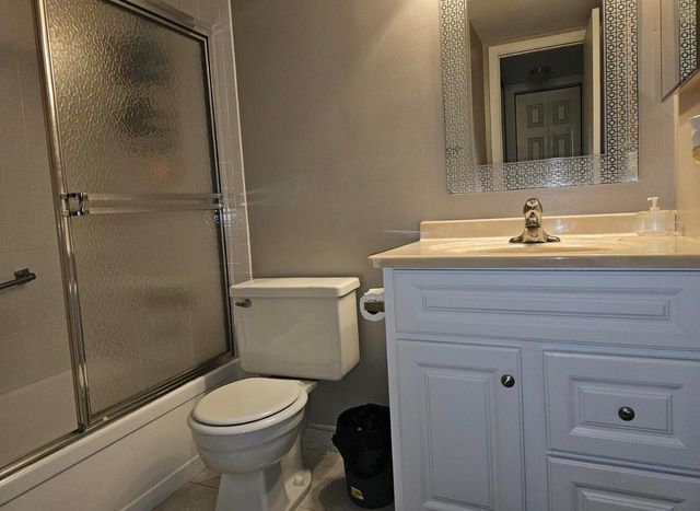 443 Pine Glen Lane C-2, Greenacres, FL 33463