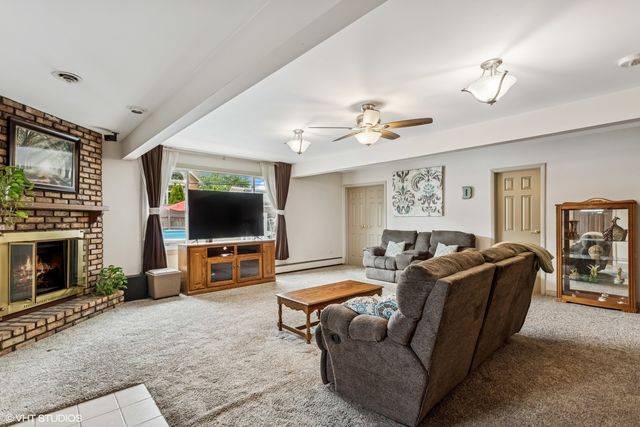 8132 Oak Park Avenue, Burbank, IL 60459