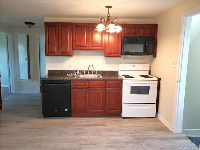 478 Old Farmingdale Road B, West Babylon, NY 11704