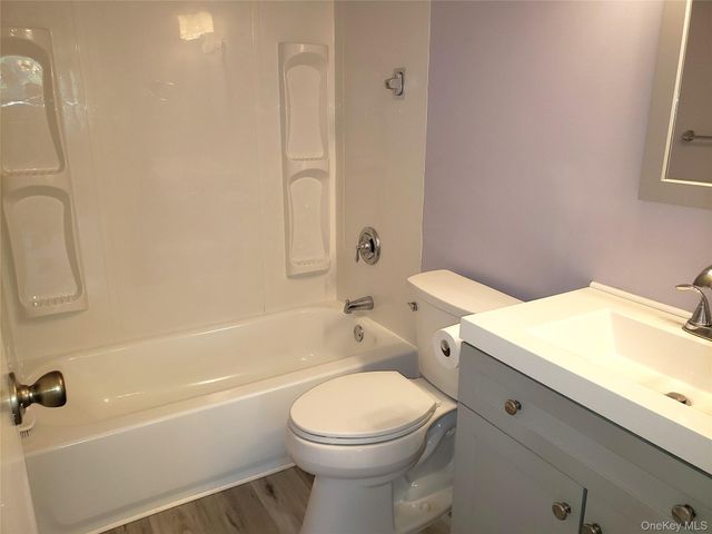 478 Old Farmingdale Road B, West Babylon, NY 11704