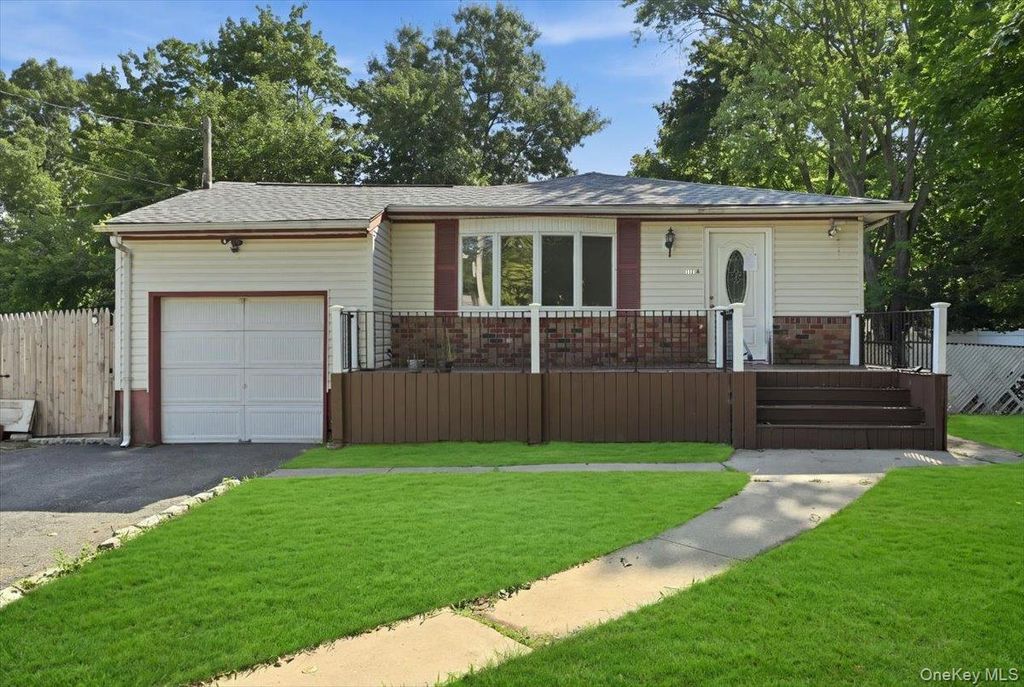 1127A Bay Shore Avenue A, Bay Shore, NY 11706 — exterior