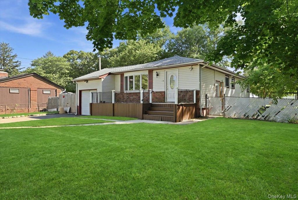 1127A Bay Shore Avenue A, Bay Shore, NY 11706 — photo 2