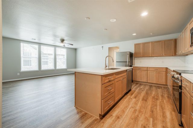 211 Park Place Circle D, Waller, TX 77484