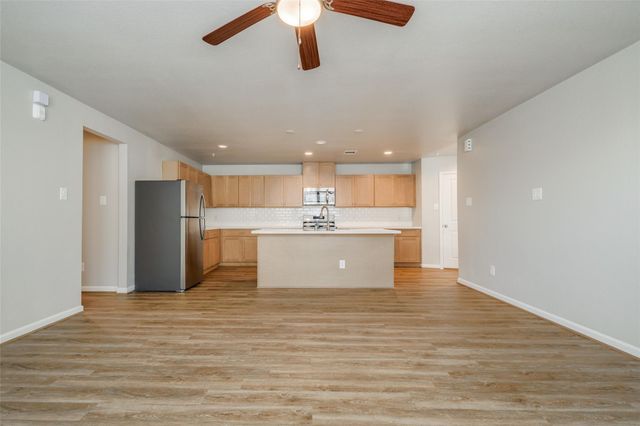 211 Park Place Circle D, Waller, TX 77484