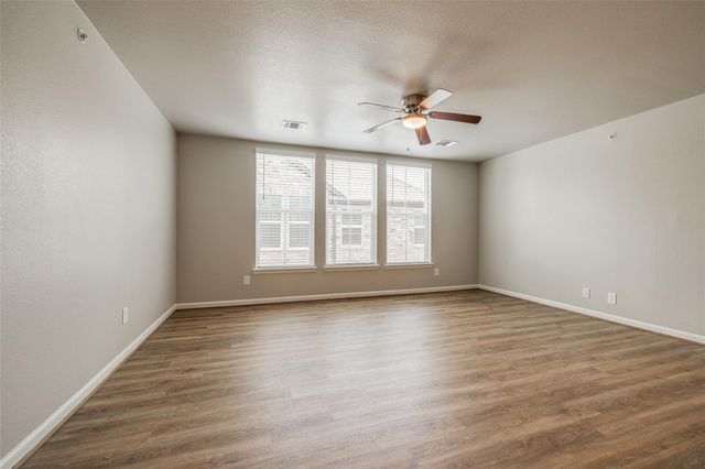 211 Park Place Circle D, Waller, TX 77484