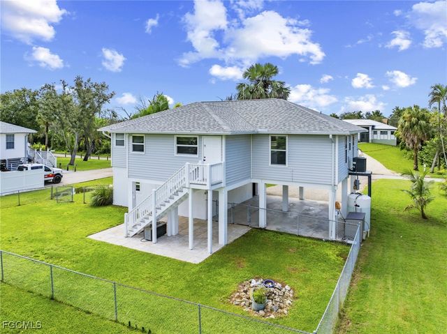 13390 Almond DR, Fort Myers, FL 33908