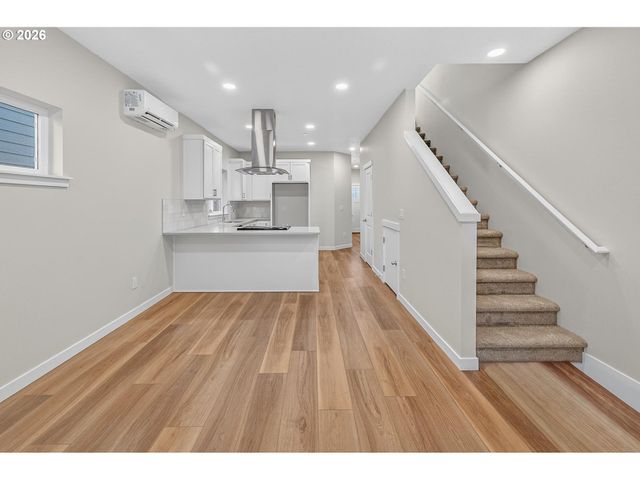 9265 E Burnside St, Portland, OR 97216