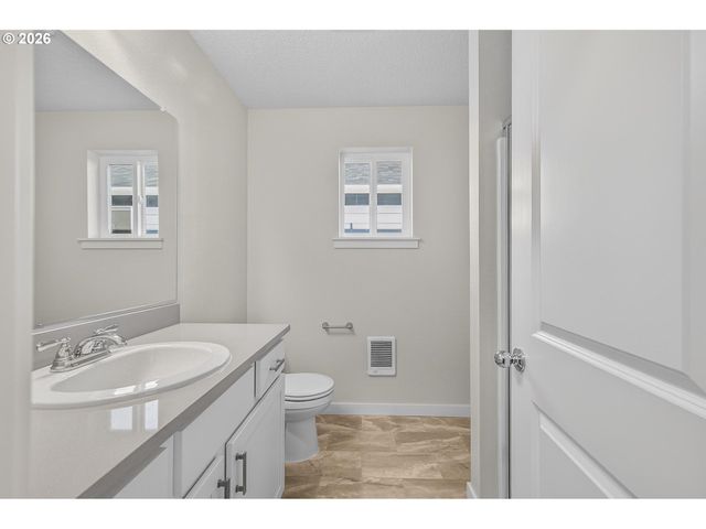 9265 E Burnside St, Portland, OR 97216