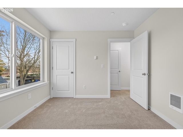 9265 E Burnside St, Portland, OR 97216