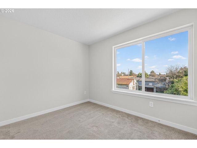 9265 E Burnside St, Portland, OR 97216