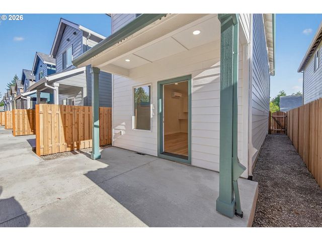 9265 E Burnside St, Portland, OR 97216