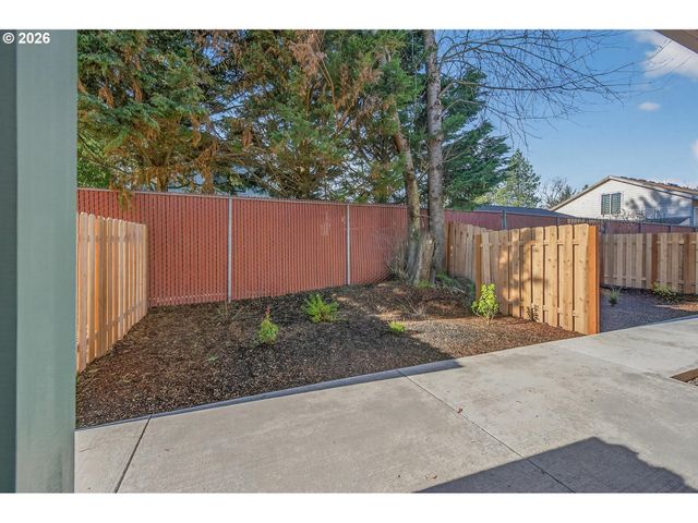 9265 E Burnside St, Portland, OR 97216