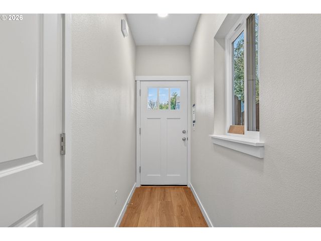 9265 E Burnside St, Portland, OR 97216