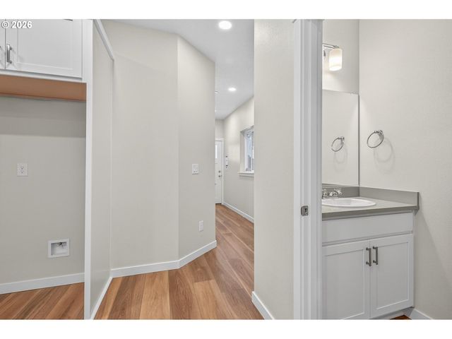 9265 E Burnside St, Portland, OR 97216