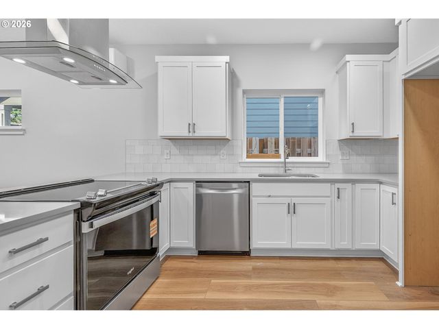 9265 E Burnside St, Portland, OR 97216