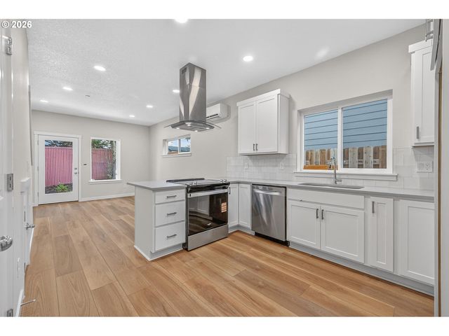 9265 E Burnside St, Portland, OR 97216