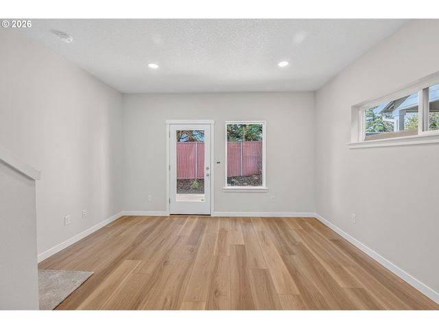 9265 E Burnside St, Portland, OR 97216