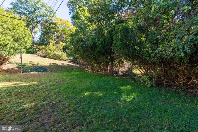 60 CEDAR DR, Doylestown, PA 18901