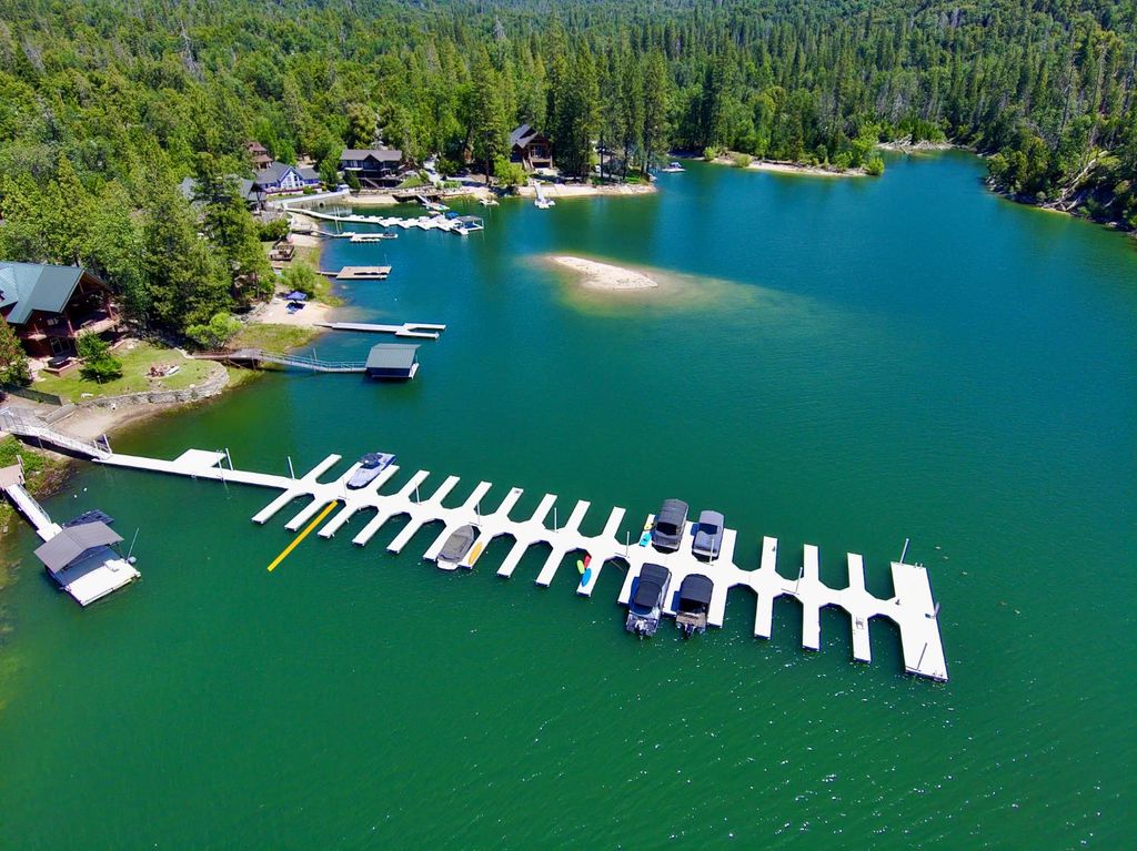 Image 6 of property listing at 54825 Willow Cove, Bass Lake, CA 93604