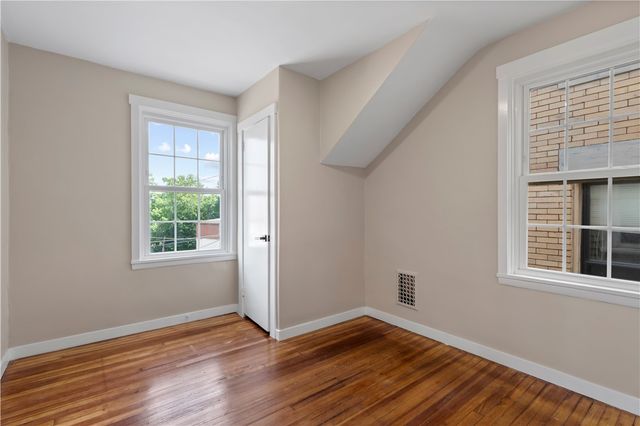 350 Ridgewood Ave, West View, PA 15229