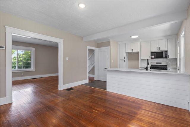 350 Ridgewood Ave, West View, PA 15229