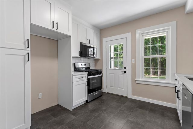 350 Ridgewood Ave, West View, PA 15229