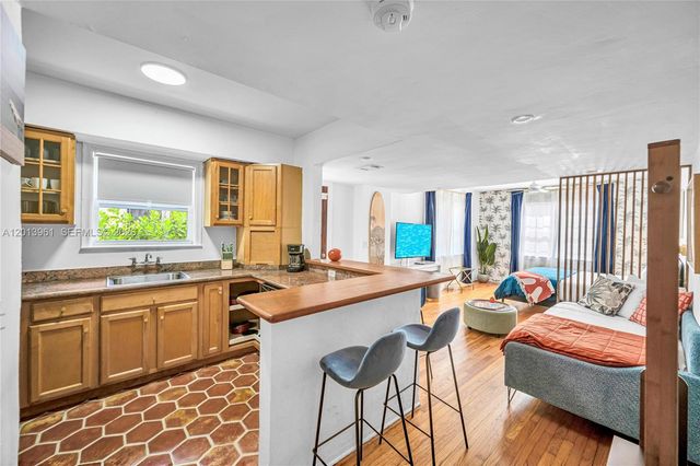 7643 Harding Ave, Miami Beach, FL 33141