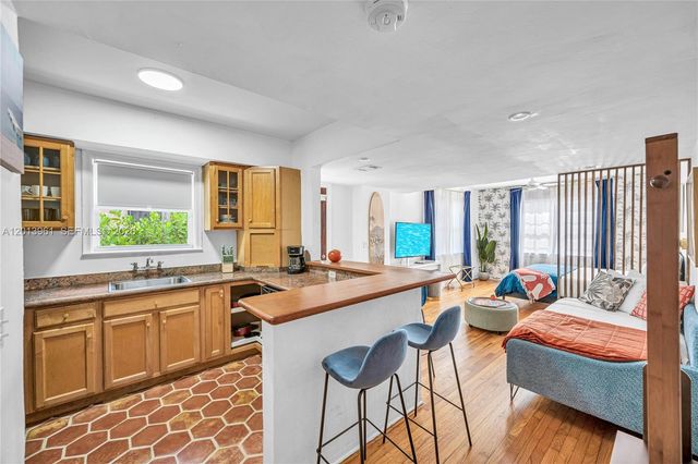 7643 Harding Ave, Miami Beach, FL 33141