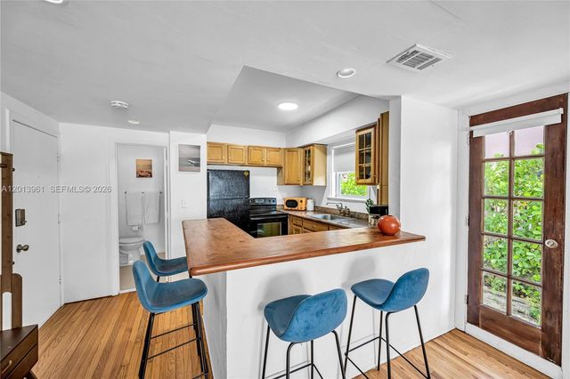7643 Harding Ave, Miami Beach, FL 33141