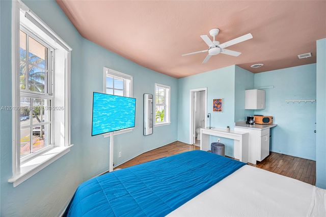 7643 Harding Ave, Miami Beach, FL 33141