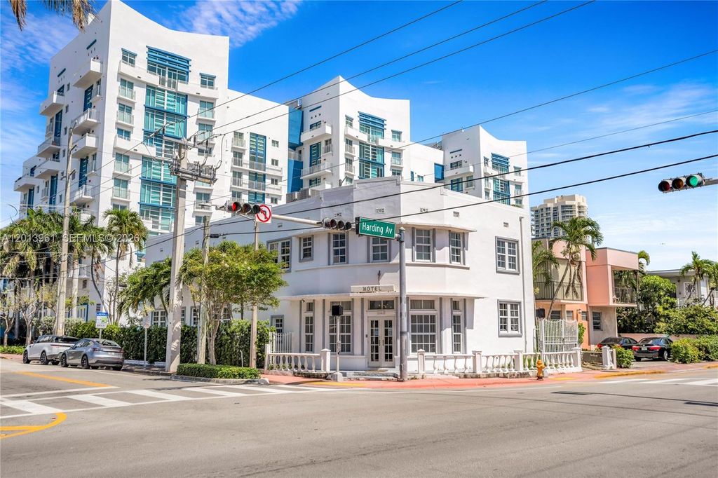 7643 Harding Ave, Miami Beach, FL 33141